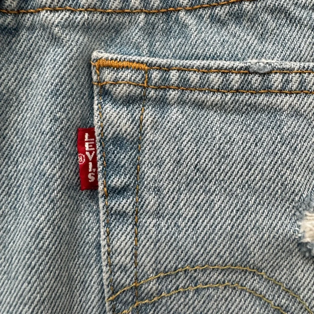 Levi's Taille Haute Line 501 High Waist Ripped Cutoff Denim Shorts Size 28